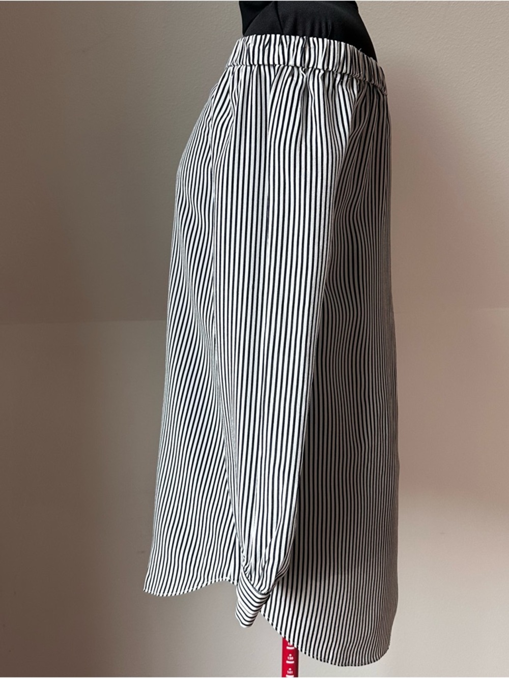 Cabi 100% Silk Off Shoulder Striped Blouse XS Black White Tunic Top Lightweight - Picture 3 of 15